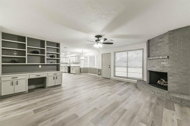 1805 Sleepy Creek Way, Pearland, TX 77581