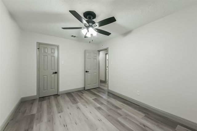 1805 Sleepy Creek Way, Pearland, TX 77581