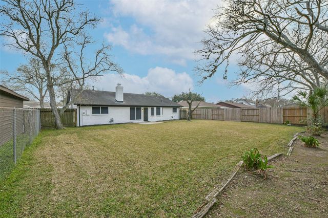 1805 Sleepy Creek Way, Pearland, TX 77581