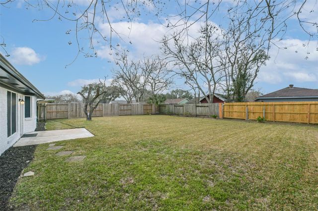 1805 Sleepy Creek Way, Pearland, TX 77581