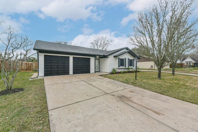 1805 Sleepy Creek Way, Pearland, TX 77581