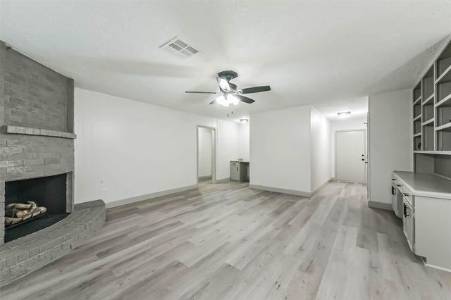 1805 Sleepy Creek Way, Pearland, TX 77581