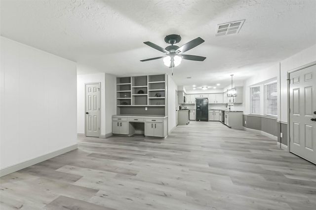 1805 Sleepy Creek Way, Pearland, TX 77581