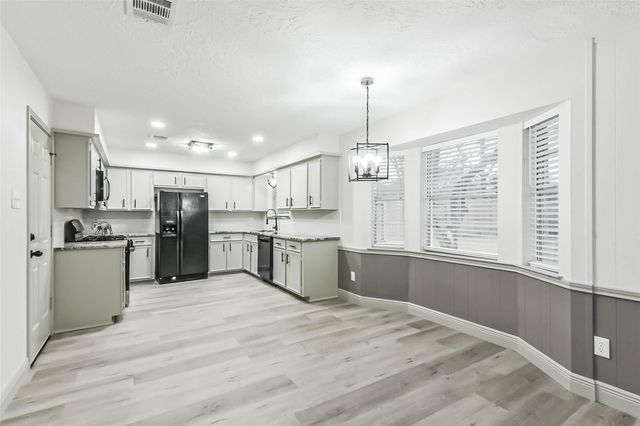 1805 Sleepy Creek Way, Pearland, TX 77581