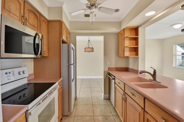 1904 SW Golf Lane, Boynton Beach, FL 33426