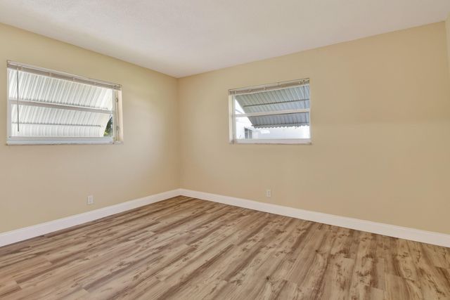 1904 SW Golf Lane, Boynton Beach, FL 33426