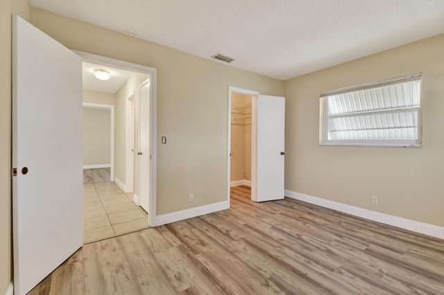 1904 SW Golf Lane, Boynton Beach, FL 33426