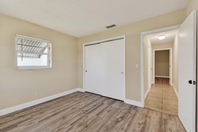 1904 SW Golf Lane, Boynton Beach, FL 33426