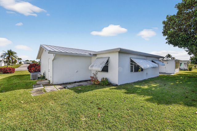 1904 SW Golf Lane, Boynton Beach, FL 33426