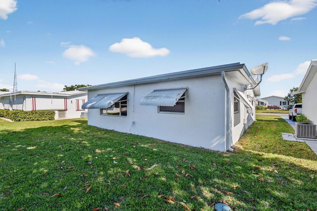 1904 SW Golf Lane, Boynton Beach, FL 33426