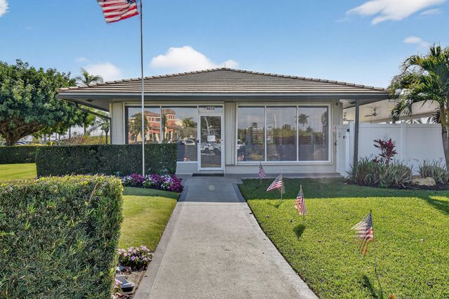 1904 SW Golf Lane, Boynton Beach, FL 33426
