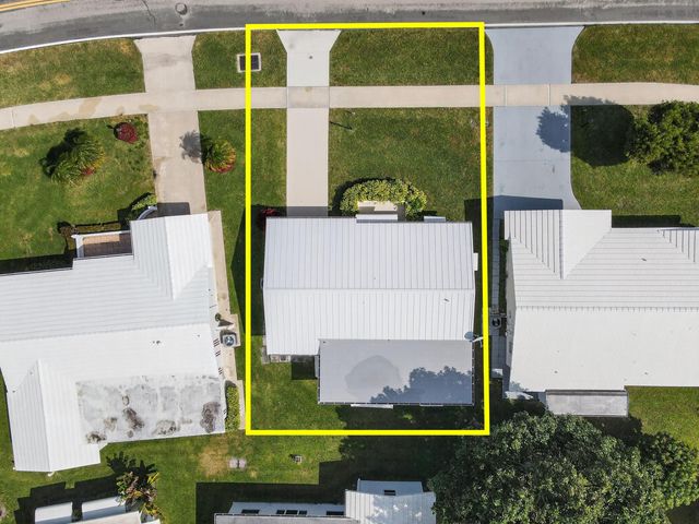 1904 SW Golf Lane, Boynton Beach, FL 33426