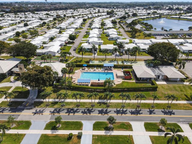 1904 SW Golf Lane, Boynton Beach, FL 33426