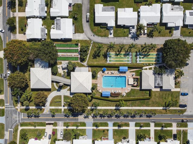 1904 SW Golf Lane, Boynton Beach, FL 33426