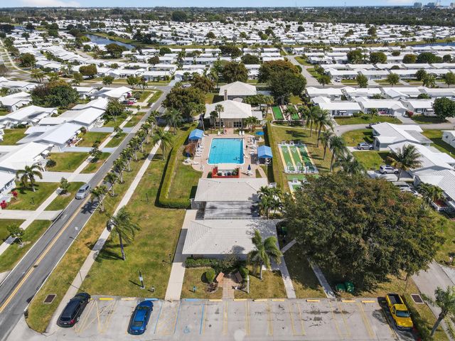 1904 SW Golf Lane, Boynton Beach, FL 33426