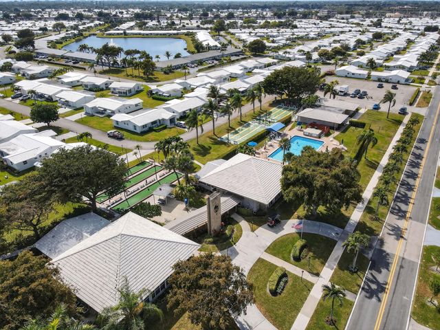 1904 SW Golf Lane, Boynton Beach, FL 33426