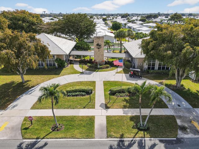 1904 SW Golf Lane, Boynton Beach, FL 33426
