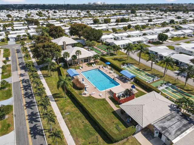 1904 SW Golf Lane, Boynton Beach, FL 33426