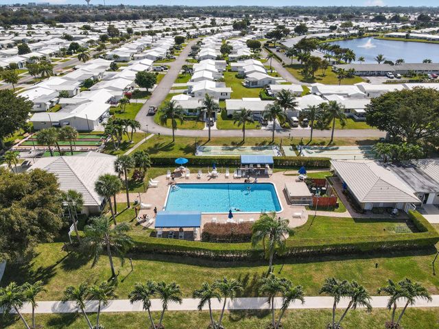 1904 SW Golf Lane, Boynton Beach, FL 33426