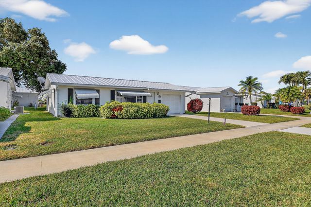 1904 SW Golf Lane, Boynton Beach, FL 33426