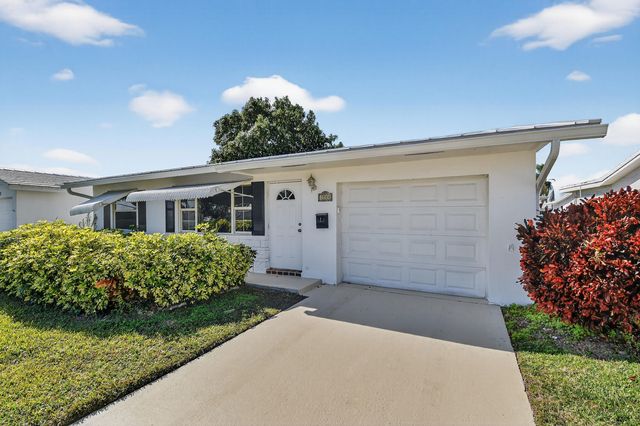 1904 SW Golf Lane, Boynton Beach, FL 33426