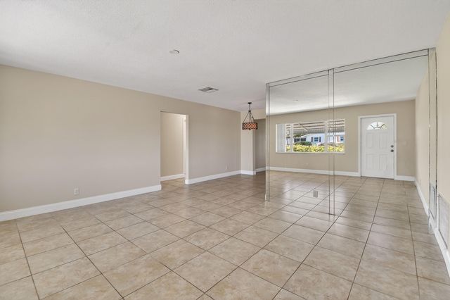 1904 SW Golf Lane, Boynton Beach, FL 33426