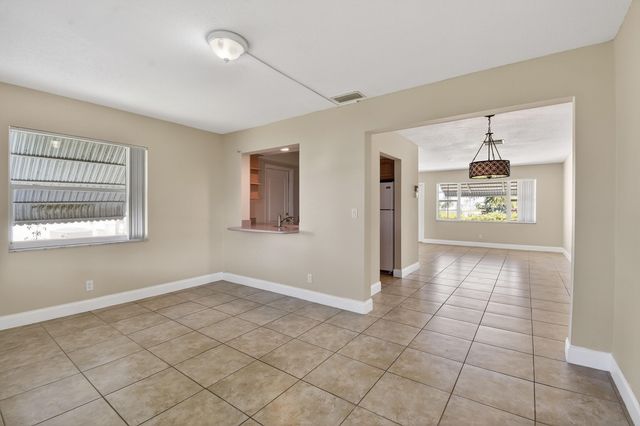 1904 SW Golf Lane, Boynton Beach, FL 33426