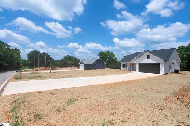 486 Hellams Road, Gray Court, SC 29645