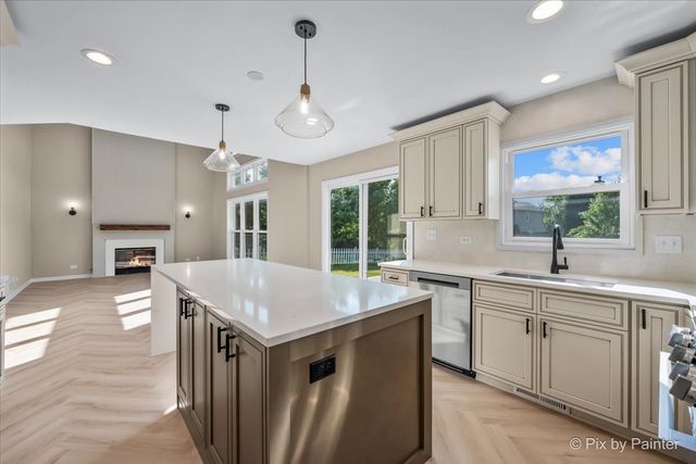 1831 Haverford Drive, Algonquin, IL 60102