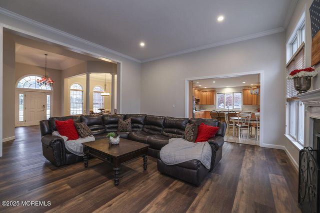 5 Popper Street, Manahawkin, NJ 08050