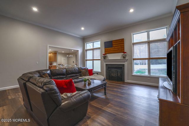 5 Popper Street, Manahawkin, NJ 08050