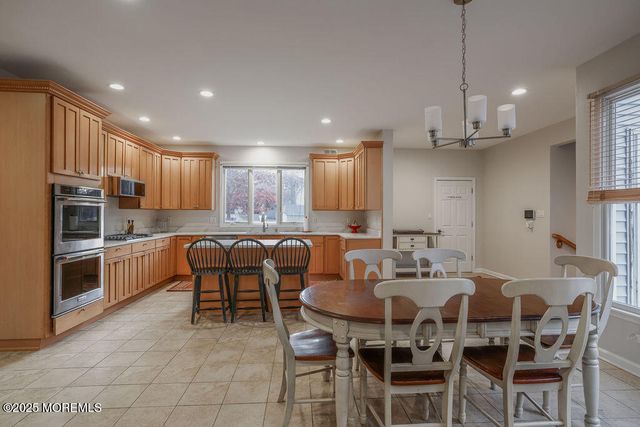 5 Popper Street, Manahawkin, NJ 08050