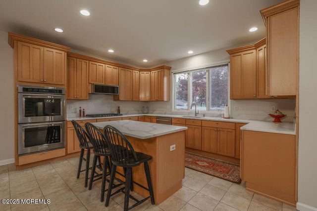 5 Popper Street, Manahawkin, NJ 08050