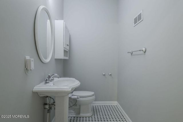 5 Popper Street, Manahawkin, NJ 08050