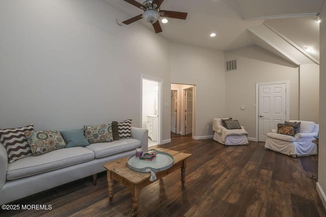 5 Popper Street, Manahawkin, NJ 08050