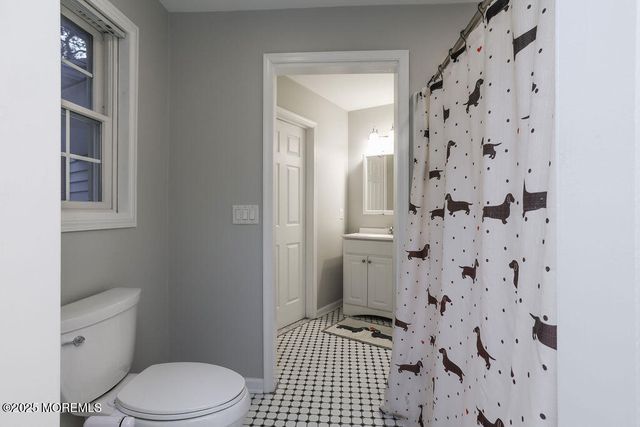 5 Popper Street, Manahawkin, NJ 08050