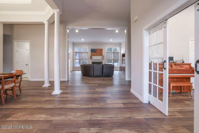 5 Popper Street, Manahawkin, NJ 08050