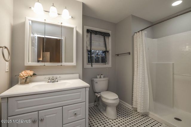 5 Popper Street, Manahawkin, NJ 08050