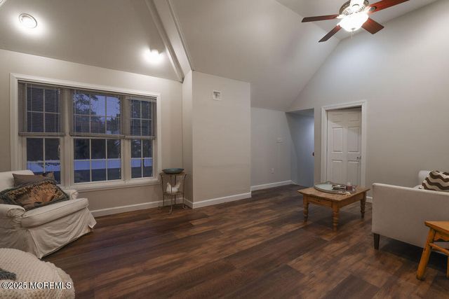 5 Popper Street, Manahawkin, NJ 08050