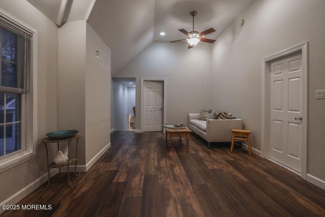 5 Popper Street, Manahawkin, NJ 08050