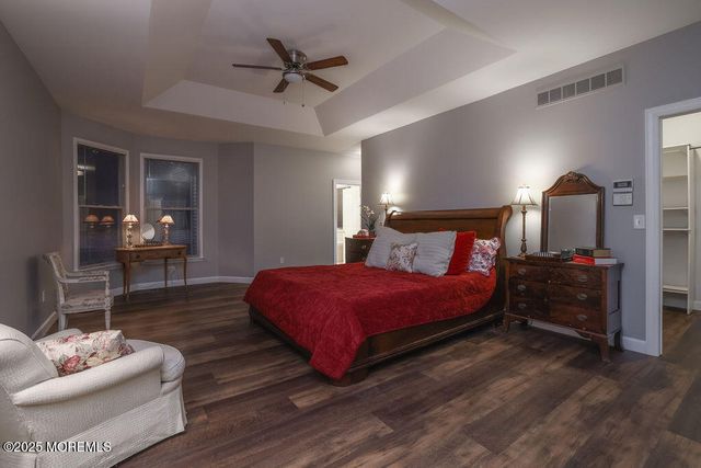 5 Popper Street, Manahawkin, NJ 08050