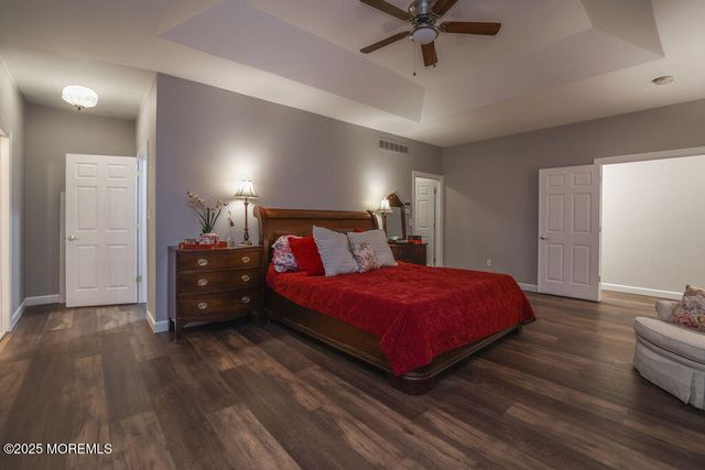 5 Popper Street, Manahawkin, NJ 08050