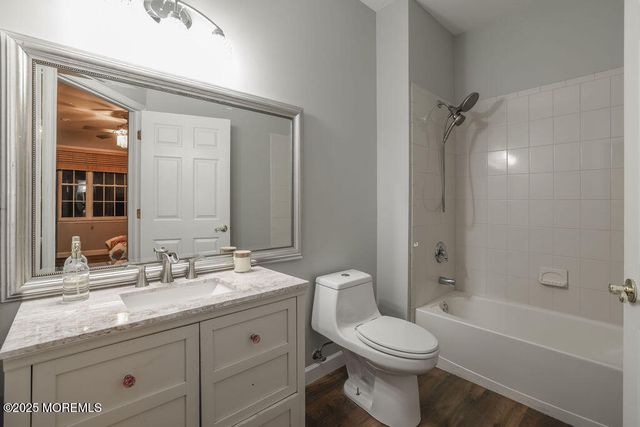 5 Popper Street, Manahawkin, NJ 08050