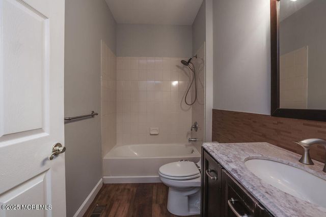 5 Popper Street, Manahawkin, NJ 08050