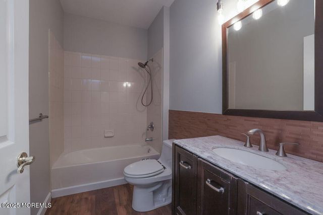 5 Popper Street, Manahawkin, NJ 08050