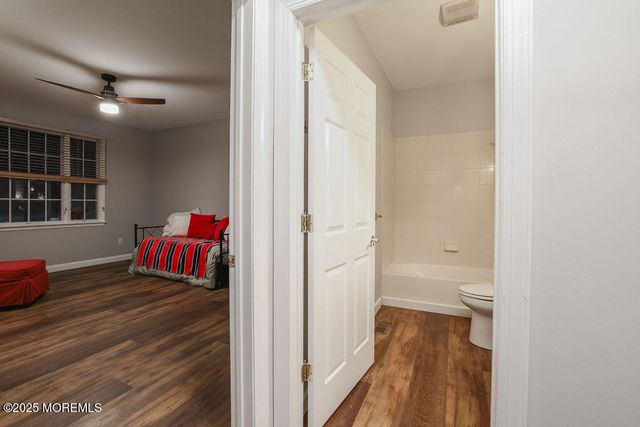 5 Popper Street, Manahawkin, NJ 08050