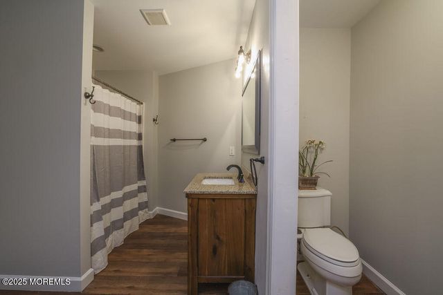 5 Popper Street, Manahawkin, NJ 08050