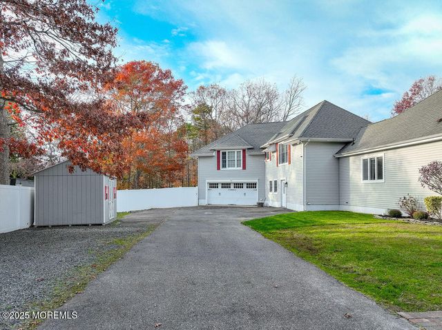 5 Popper Street, Manahawkin, NJ 08050