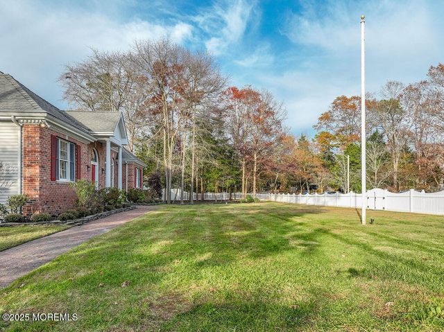 5 Popper Street, Manahawkin, NJ 08050