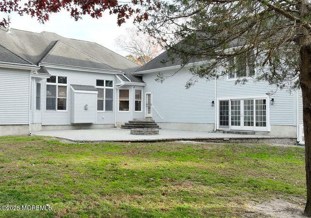 5 Popper Street, Manahawkin, NJ 08050